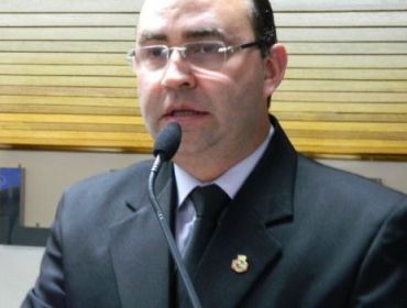 ZANDONÁ PEDE QUE PREFEITO CONCEDA REAJUSTE AOS FUNCIONÁRIOS MUNICIPAIS