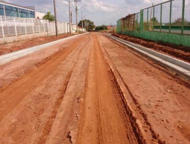Prefeitura pavimenta rua no Jardim Europa