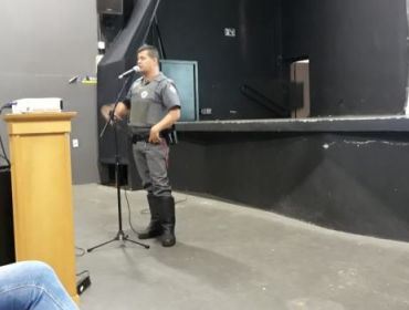 POLÍCIA MILITAR REALIZA PALESTRA DE PREVENÇÃO NO TRÂNSITO PARA MOTORISTAS E MONITORES DE ÔNIBUS