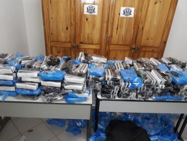Polícia apreende cerca de R$ 210 mil em mercadorias contrabandeadas durante abordagem em Capão Bonit