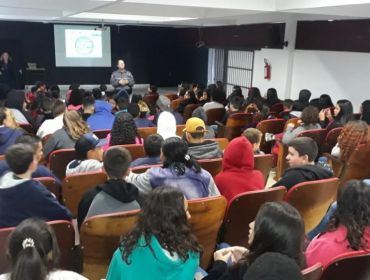 Polícia Militar aplica o programa escolinha da PM nas 7ª séries da rede estadual de Avaré