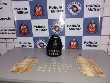 Homem é preso e menor apreendido após PM achar porções de crack e dinheiro em Tatuí