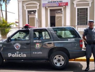 POLÍCIA MILITAR DOA ROUPAS E ALIMENTOS EM AVARÉ