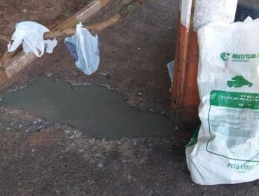 Mulher sofre queda por causa de buraco na calçada da CAIC