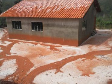 Moradores registram pedras de gelo após chuva na região de Itapetininga