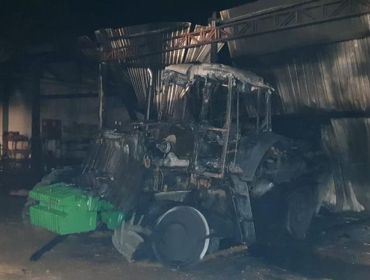 Incêndio destrói quatro tratores em propriedade rural de Capão Bonito