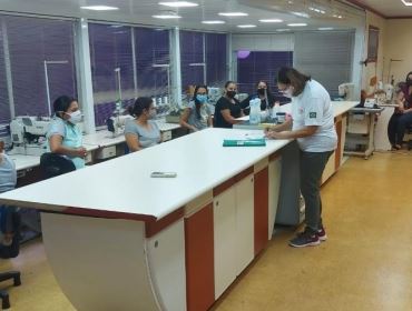 Aulas dos cursos de costureiro de máquina e operador de microcomputador são iniciadas em Avaré