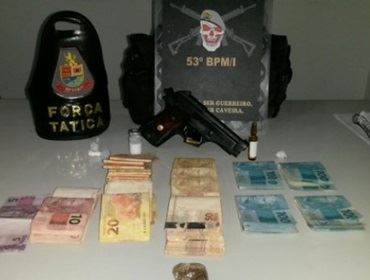 PM PRENDE ARMA E DROGAS DEPOIS DE PERSISTENTE TRABALHO