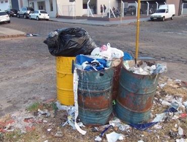  Prefeitura abandonou a Rua Janio Quadros.