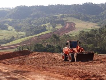 ESTRADA BENEFICIA O BAIRRO PEDRA PRETA