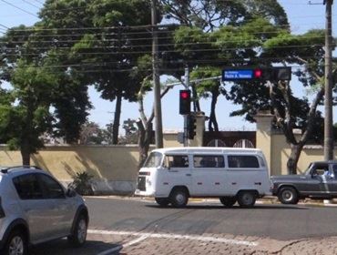 Novos semáforos melhoram o trânsito na entrada da cidade