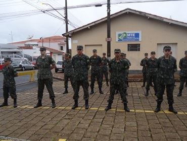  O Centenário TG 02 ? 03  de Avaré realizou na manhã de hoje a formatura de mais 50 jovens 