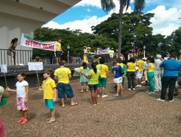 Moradores de Avaré protestam contra corrupção e o Governo