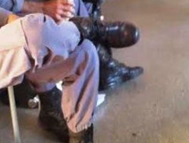 Policiais militares reclamam de carga de 12 horas de serviços