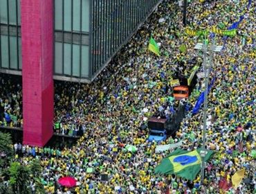 Brasileiros vão às ruas em todo o País