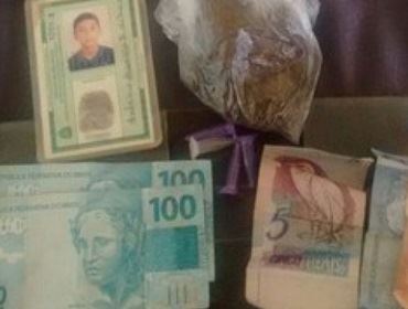 Rapaz é preso após ser flagrado com maconha e dinheiro em Avaré