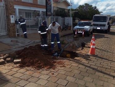  Funcionário da Sabesp se exalta ao ver repórter fotografando e o agride