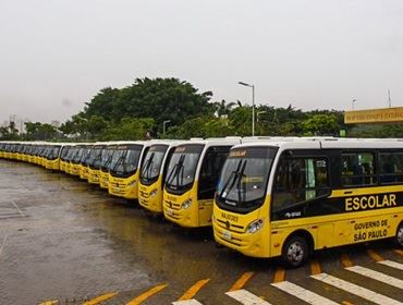 Alckmin entrega 272 ônibus para entidades assistenciais