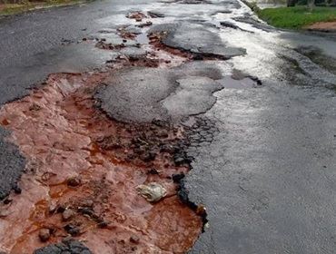 Moradores do Vera Cruz sofrem com ruas esburacadas
