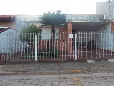 Moradores da R. Francisco Dias de Almeida em Avaré estão em desespero.