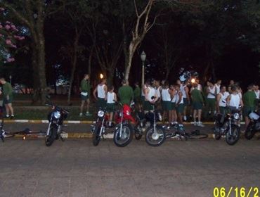 Tiro de Guerra realiza testes de aptidão física no parque da CAIC.