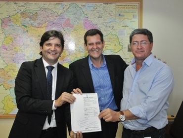 Deputado André do Prado e Prefeito Castelo conquistam 202 moradias populares para Arandu