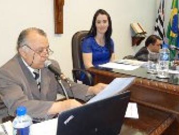 BRUNA  SILVESTRE  SOLICITA AO  PREFEITO  FAZER  UM  GUIA DE ORIENTAÇÃO AO TURISTA.