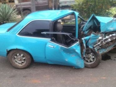 Batida frontal entre dois veículos deixa feridos em rodovia de Avaré