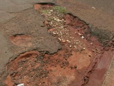 Moradores reclamam de ruas esburacadas em bairro de Avaré