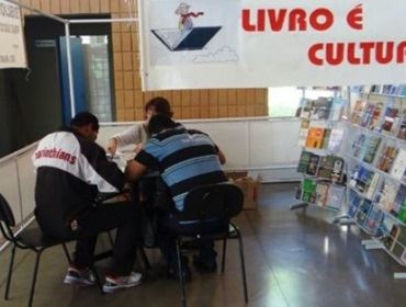 AVARÉ: PROJETO LEVA BIBLIOTECA ITINERANTE AO TERMINAL RODOVIÁRIO