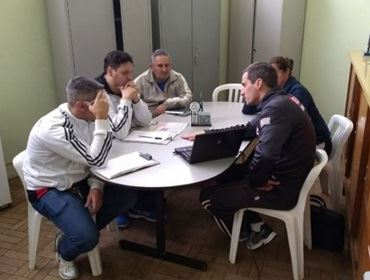 Professores se reuniram para discutir o projeto 'Atleta do Futuro'.