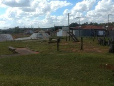 PRAÇA SEM ILUMINAÇÃO DEIXA MORADORES INSEGUROS