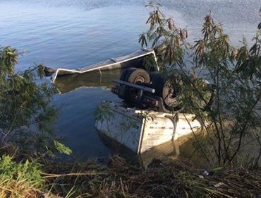 Batida entre carro e caminhão bitrem deixa cinco mortos em Avaré