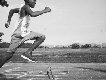Secretaria de Esportes disponibiliza aulas de atletismo. Confira os horários e as turmas