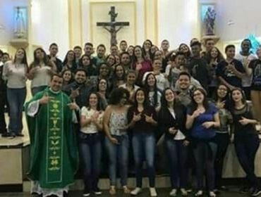 GRUPO DE JOVENS DA PARÓQUIA DE NOSSA SENHORA DE FÁTIMA COMEMORA 19 ANOS
