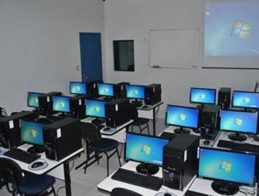 Prefeitura suspende aulas de informática no ensino municipal