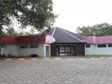 Usado como depósito, Restaurante do Camping de Avaré sofre com deterioração