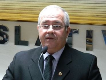 Vereador critica prefeito por ?assinar documento sem ler?