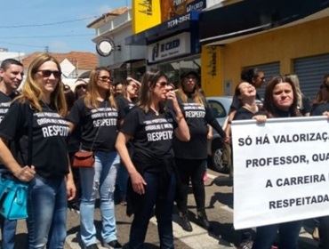DESFILE EM COMEMORAÇÃO AO ANIVERSÁRIO DE AVARÉ TEM ATO CONTRA PREFEITO