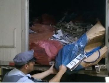 Polícia Rodoviária apreende mais de 500 mil maços de cigarros contrabandeados em Avaré