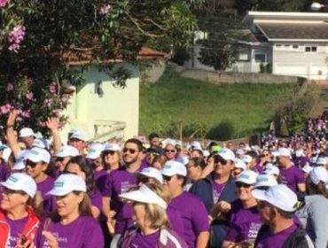 MAIS DE 800 PESSOAS PARTICIPAM DA CAMINHADA UNIMED EM AVARÉ