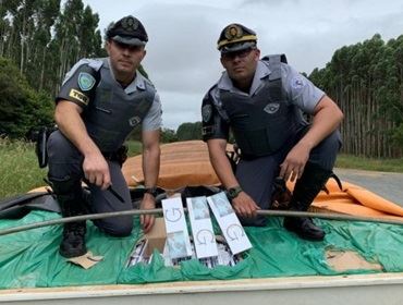 Caminhoneiro é preso ao ser flagrado com milhões de cigarros contrabandeados em rodovia