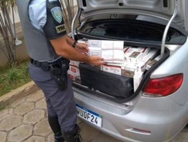Dupla é presa ao ser flagrada com cigarros contrabandeados em rodovia de Avaré