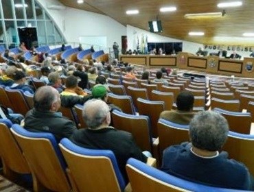 Presidente cobra pontualidade dos vereadores