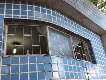 Prefeitura abandona banheiro público no centro