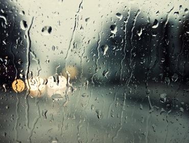 Chuva derruba barranco, e Raposo Tavares é interditada por seis horas