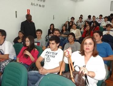 Alunos do Colégio Anglo prestigiam sessão da Câmara