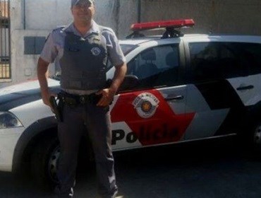 Policial em destaque.
