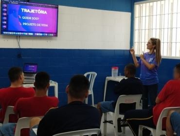Fundação CASA de Cerqueira realiza palestra com youtuber sobre matemática