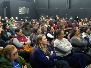 Auxiliares de Desenvolvimento Infantil participam de capacitação
